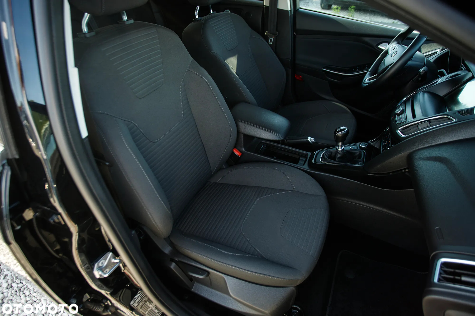 Ford Focus Turnier 1.5 EcoBoost Start-Stopp-System TITANIUM - 21
