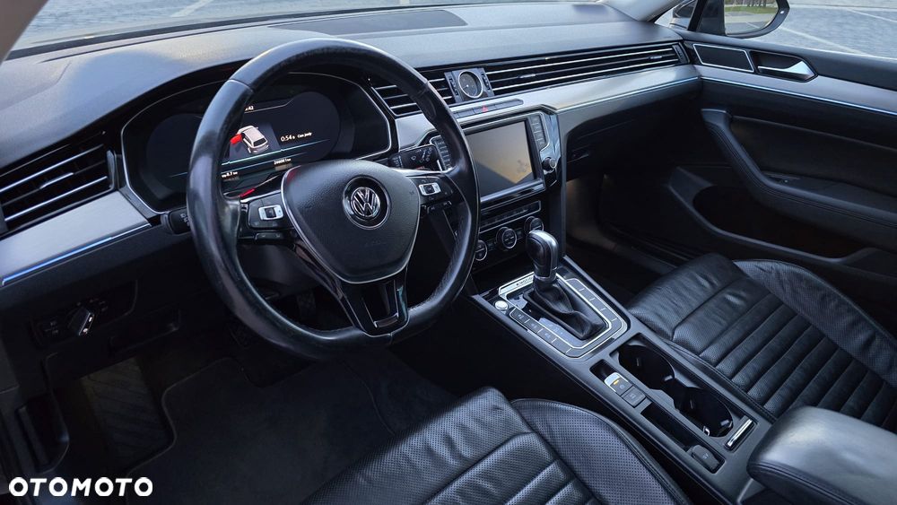 Volkswagen Passat - 8