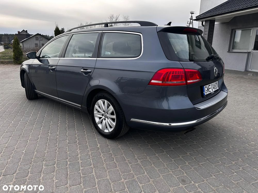 Volkswagen Passat 2.0 TDI DPF BlueMotion Technology Comfortline - 8