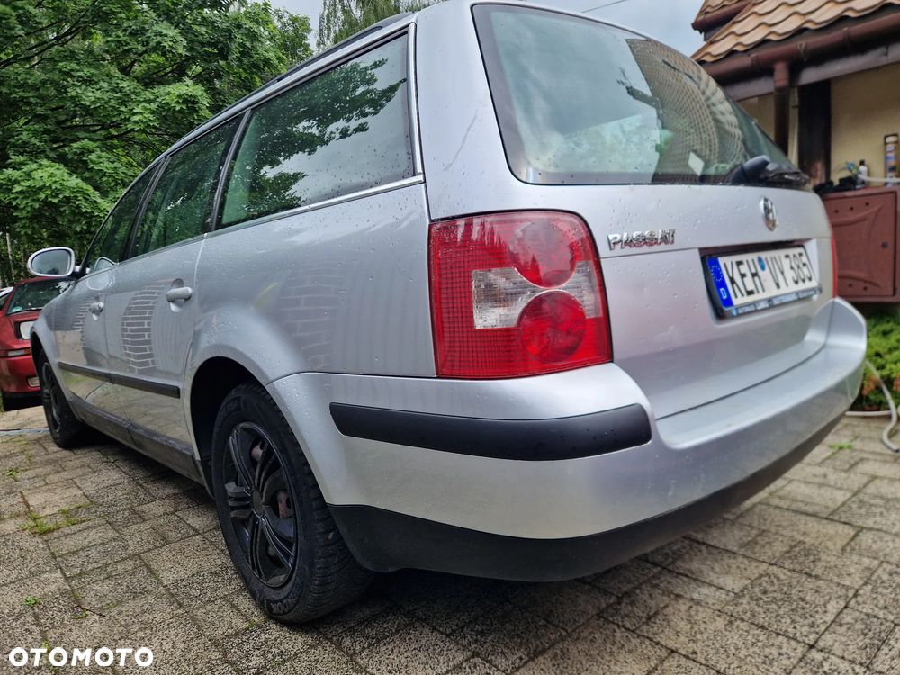 Volkswagen Passat 1.6 - 17