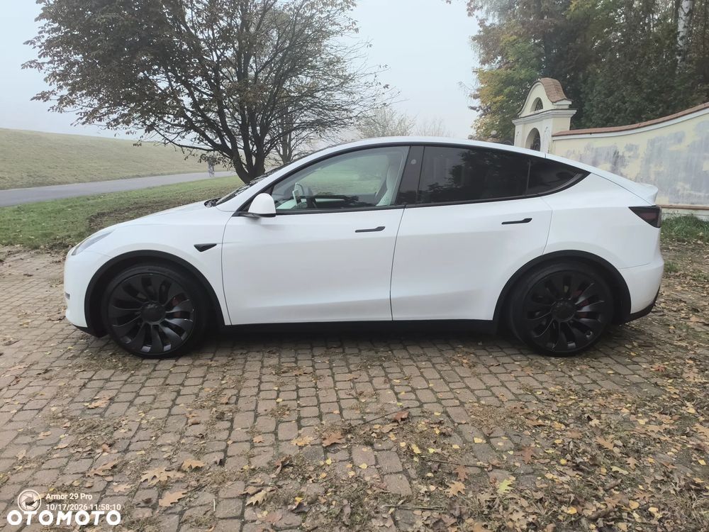Tesla Model Y Long Range Dual Motor AWD - 3