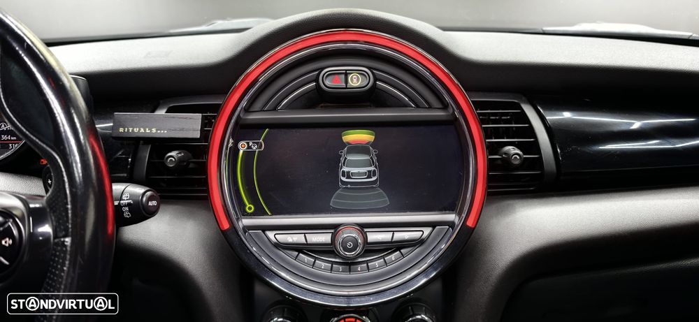 MINI 5 Portas Cooper SD Sport Aut. Seven - 23