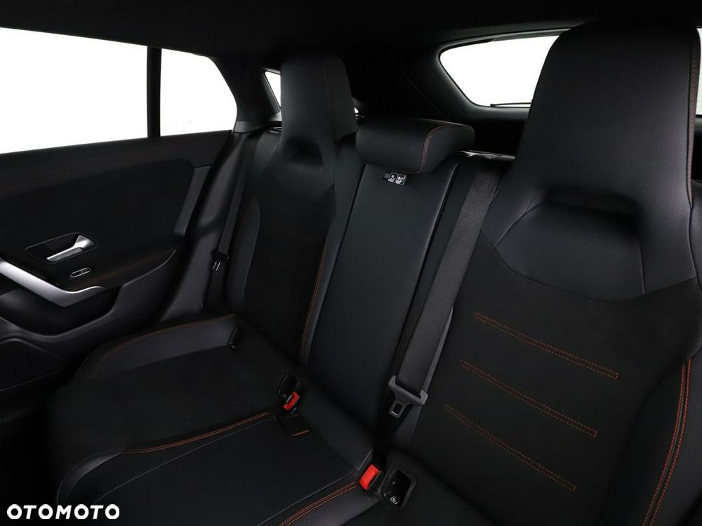 Mercedes-Benz CLA 180 mHEV AMG Line 7G-DCT - 18