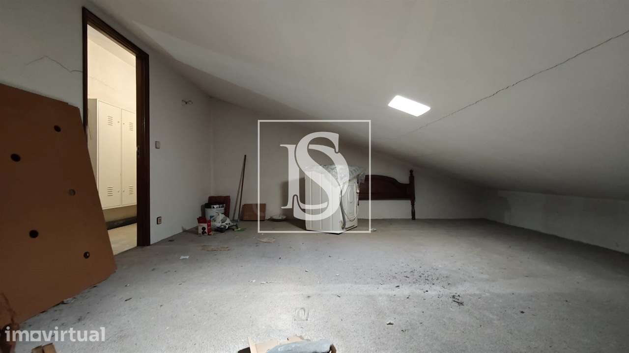 Apartamento T3 em Darque com muito espaço, 3 varandas e sótão - Grande imagem: 5/19