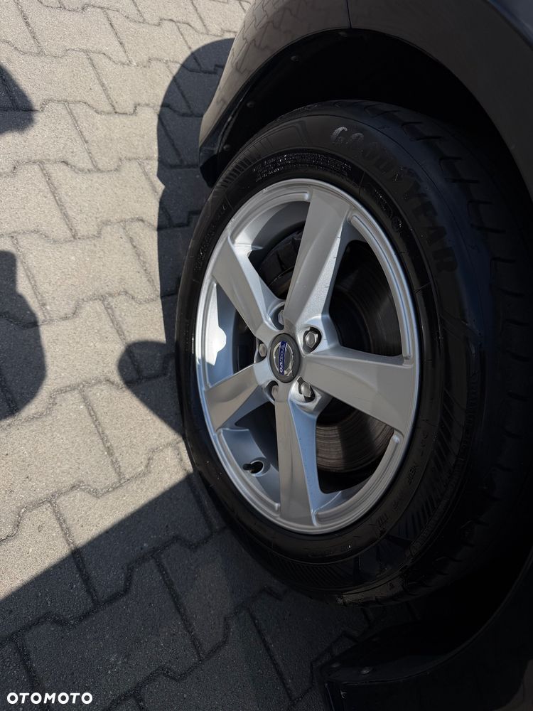 Volvo V40 D3 Momentum - 28