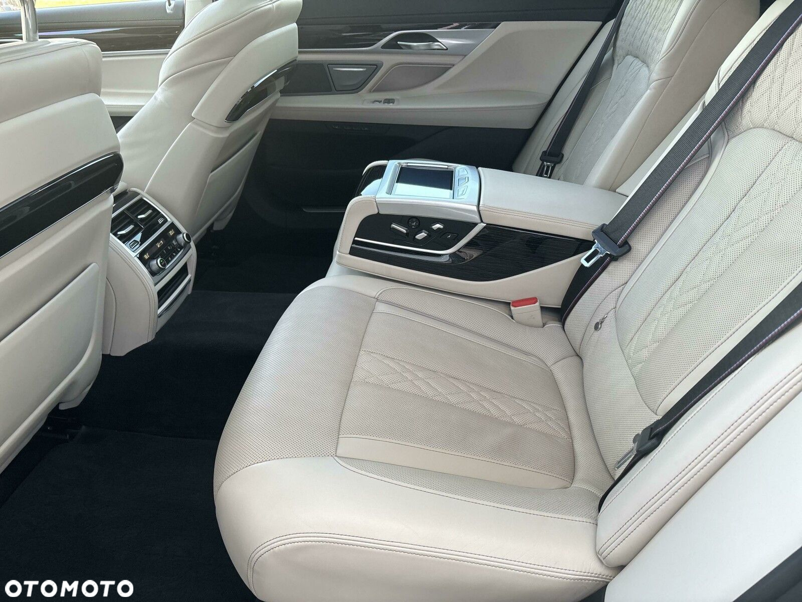 BMW Seria 7 - 18