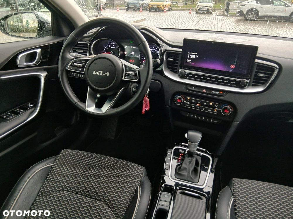 Kia Ceed - 11