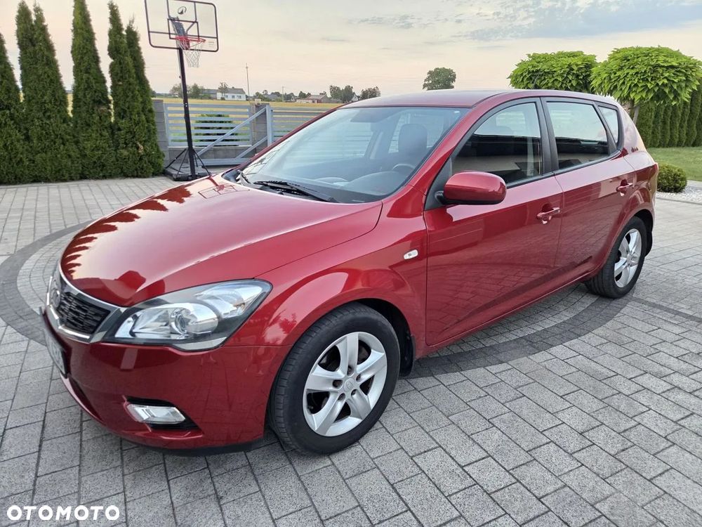 Kia Ceed - 12