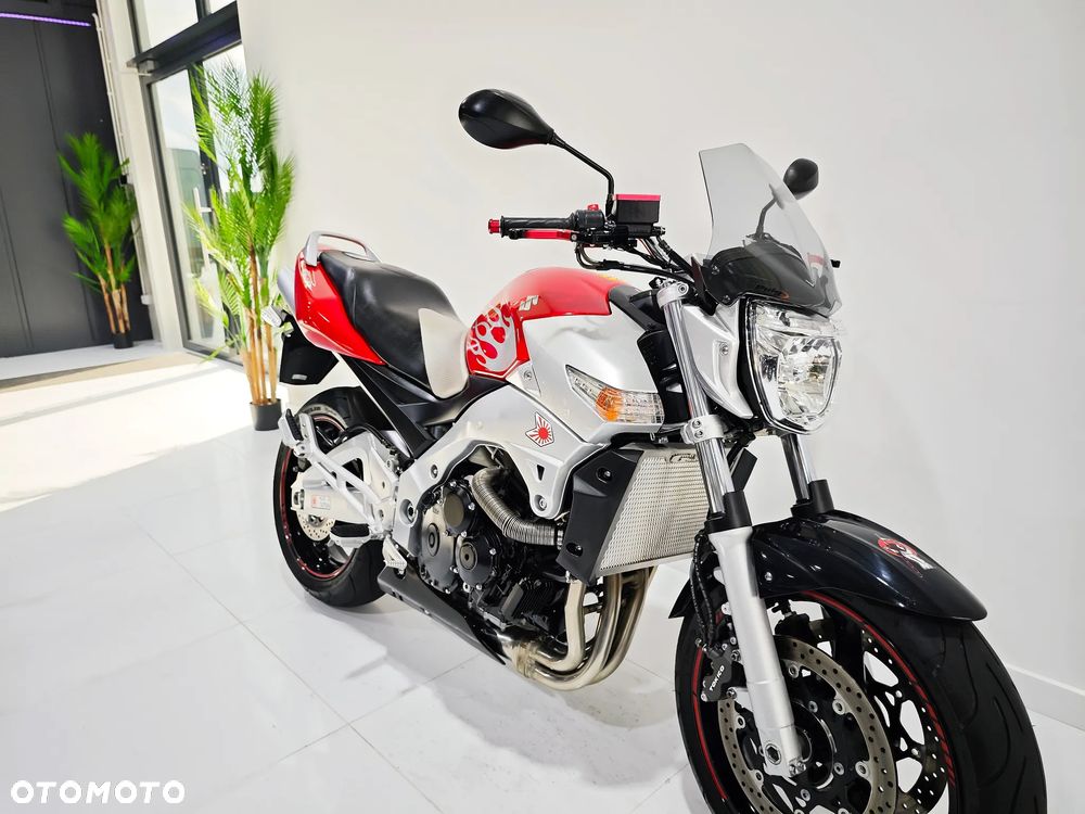 Suzuki GSR - 9