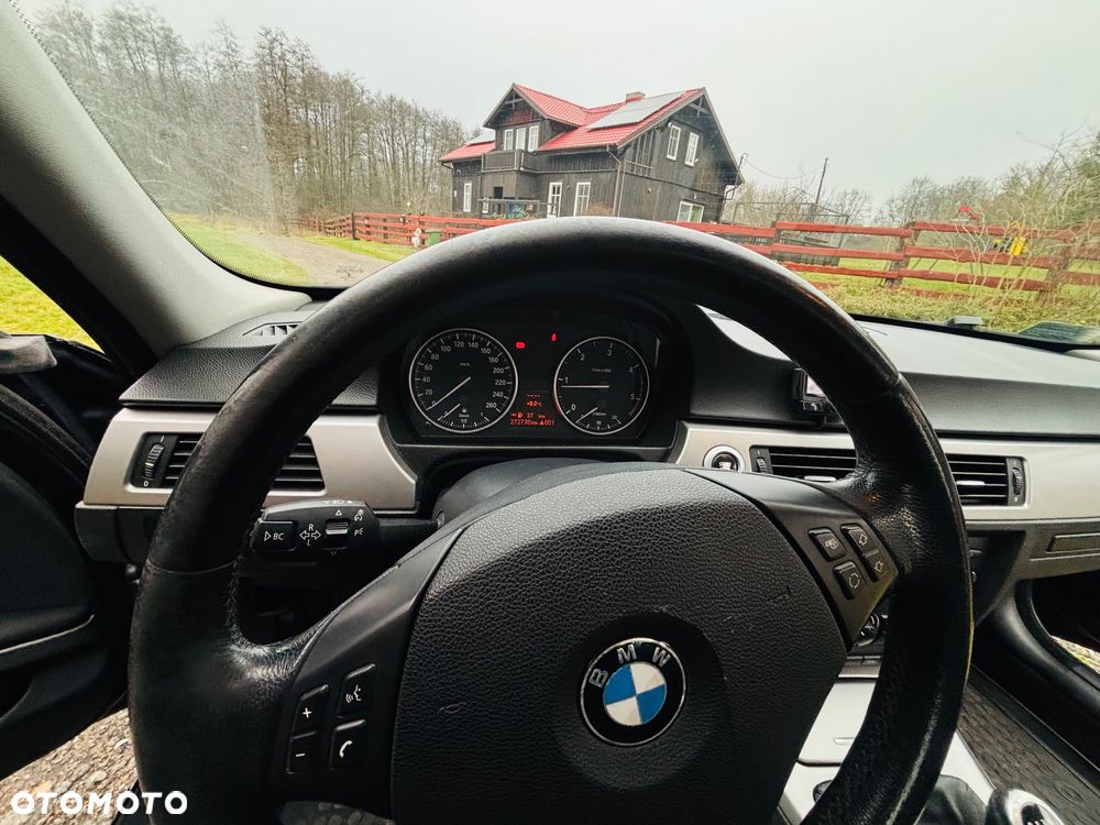 BMW Seria 3 318d DPF Edition Lifestyle - 17