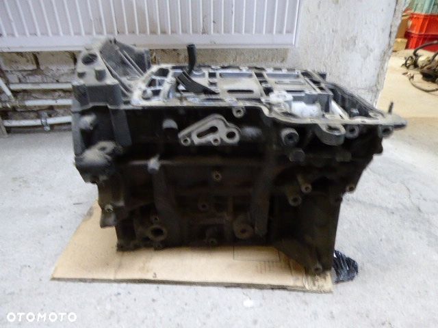 DUCATO JUMOER BOXER III  BLOK SILNIKA TULEJA PODSTAWA 4HV 2.2 HDI TDCI JTD - 2