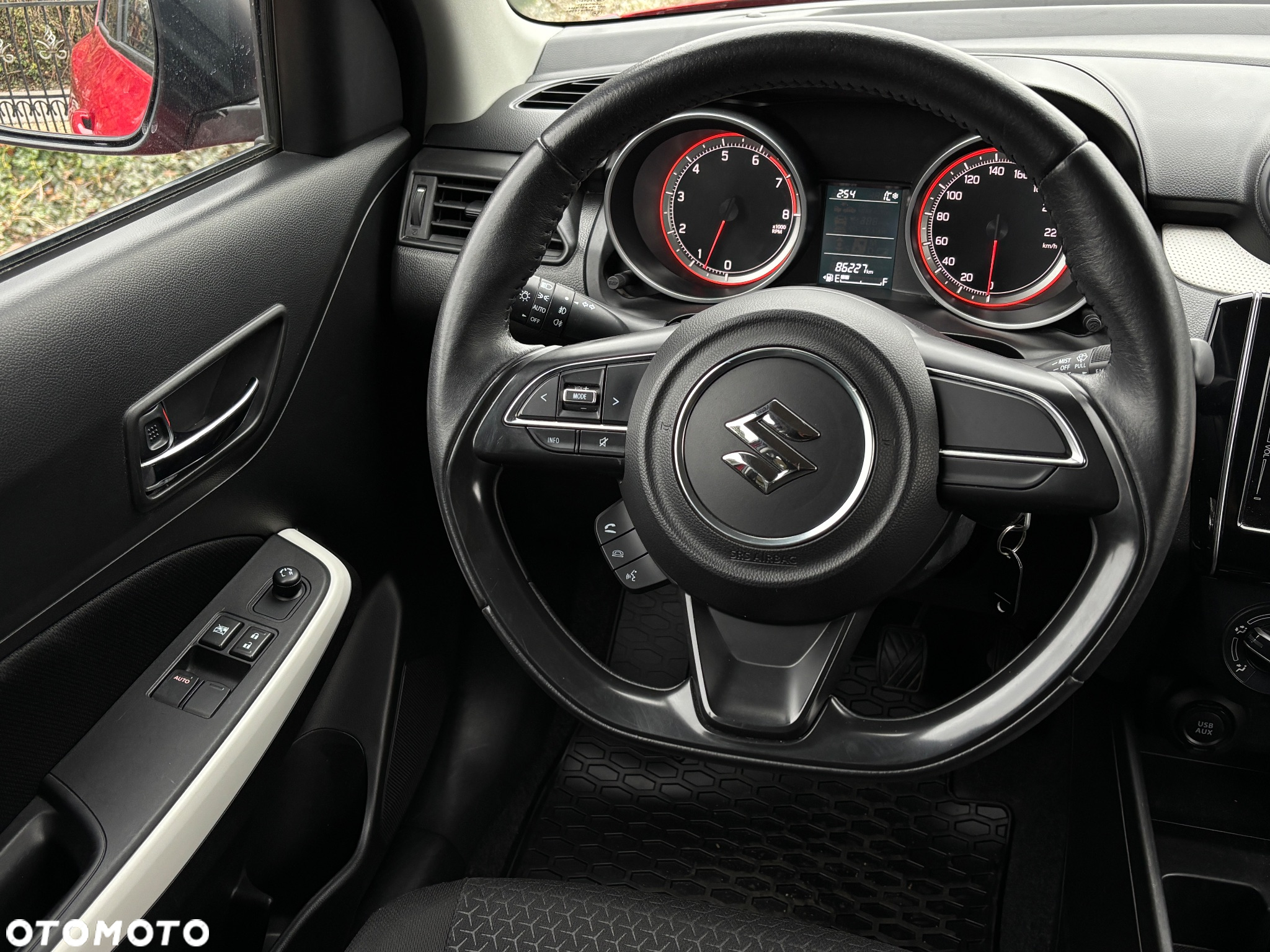 Suzuki Swift 1.2 Premium Plus - 11