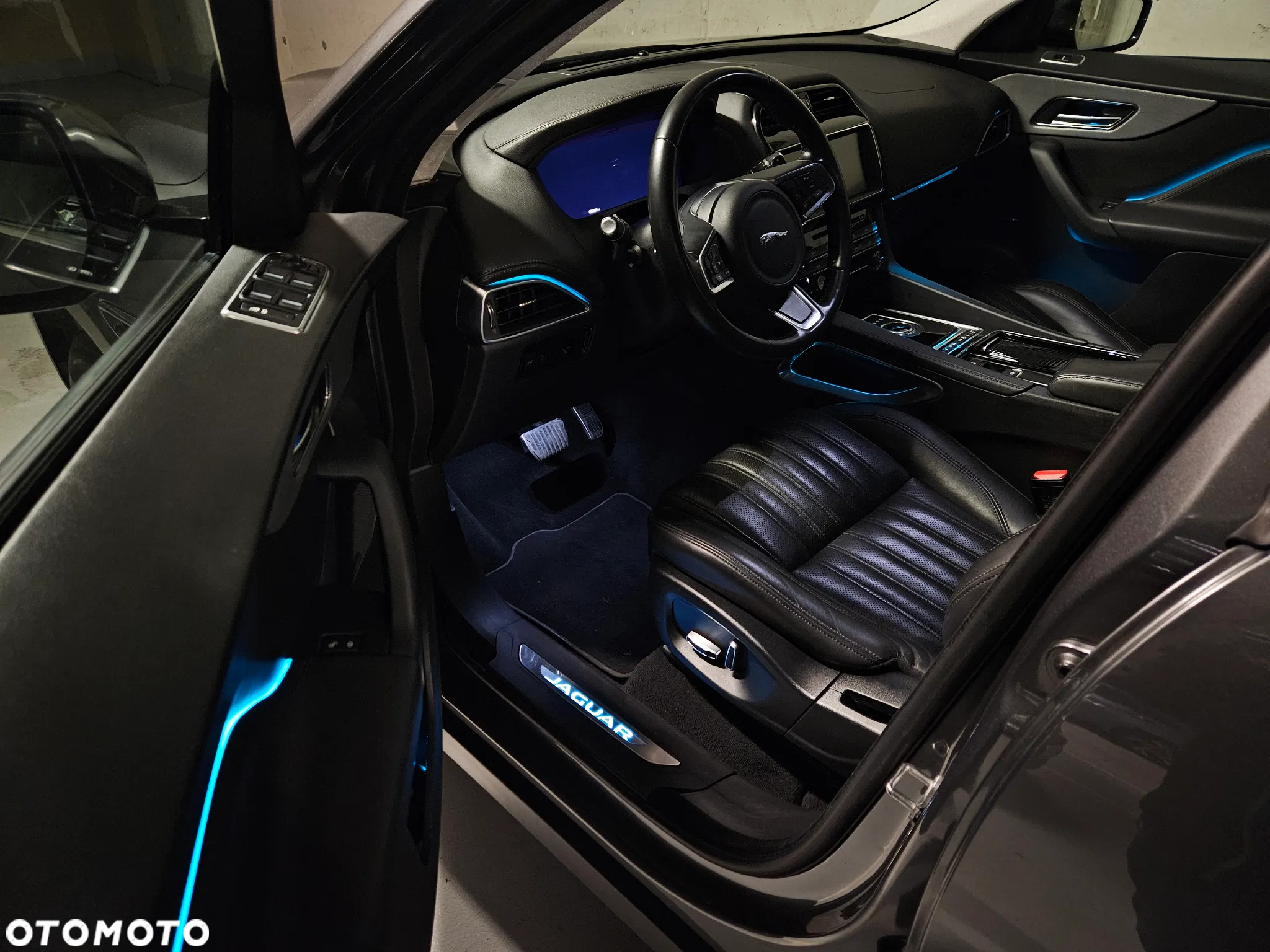 Jaguar F-Pace 30t AWD Prestige - 35