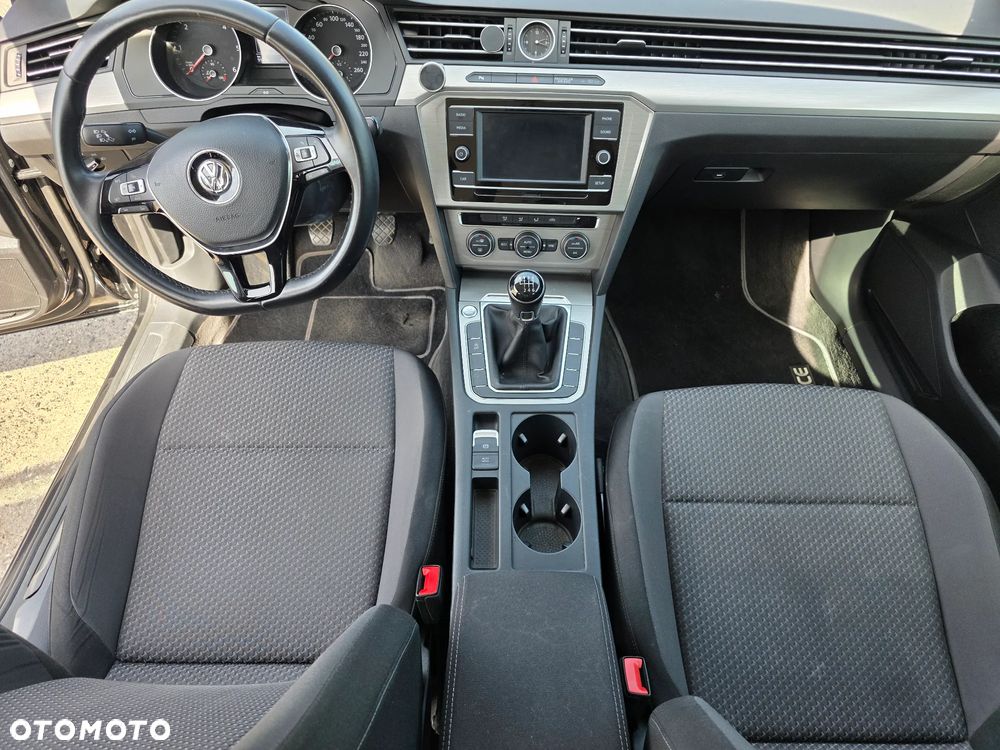 Volkswagen Passat 2.0 TDI BMT Comfortline - 11