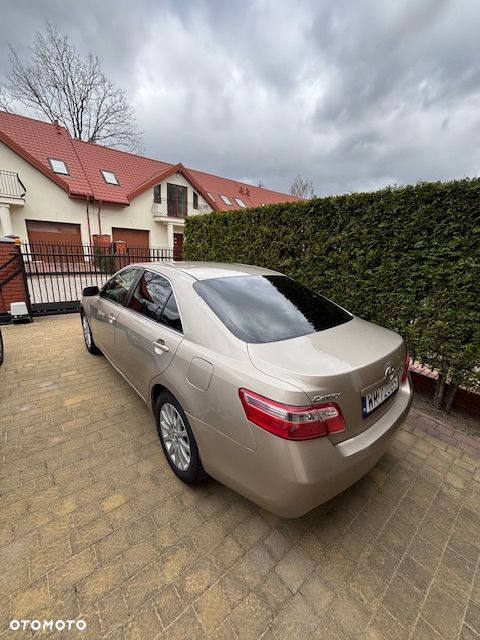 Toyota Camry - 10