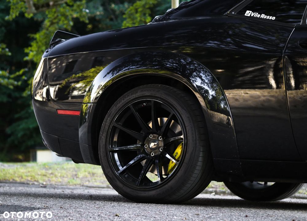 Dodge Challenger - 12