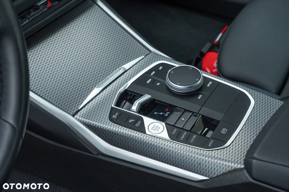 BMW Seria 3 318i M Sport - 9