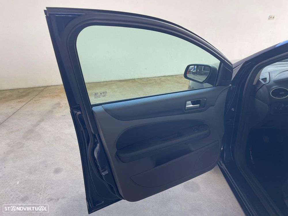 Ford Focus 1.4 16V Trend - 14