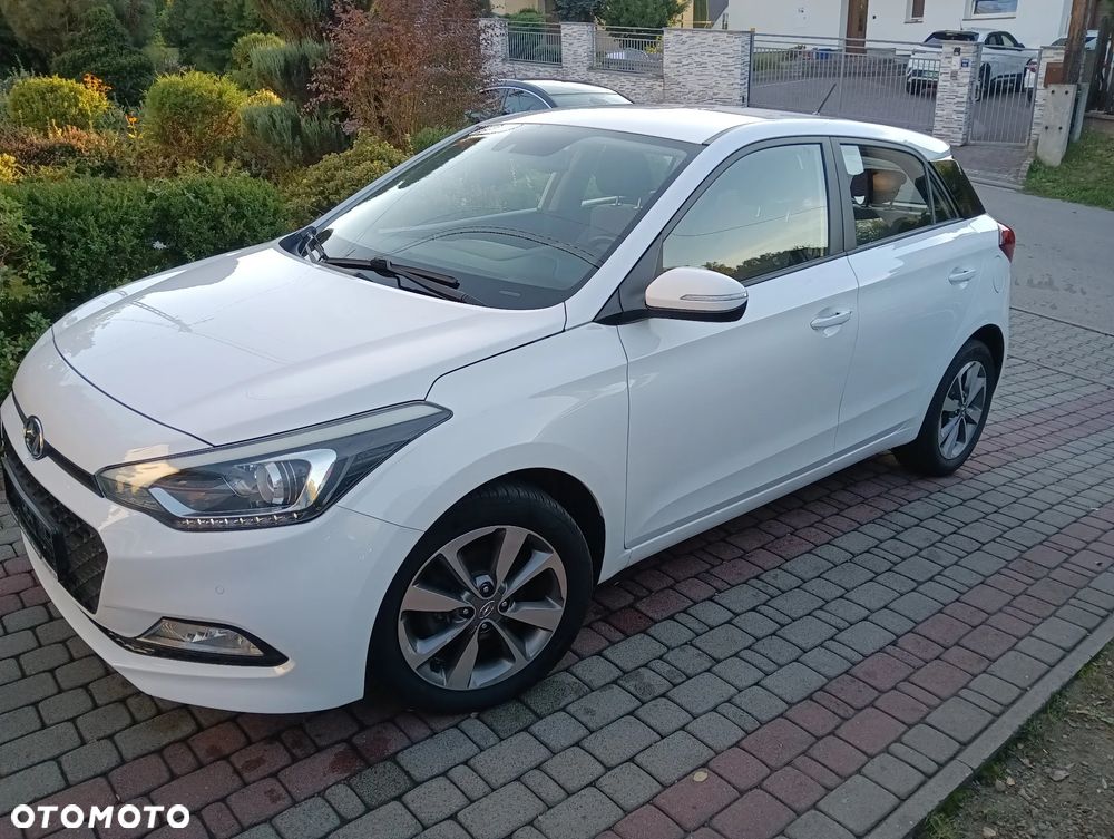 Hyundai i20 1.4 Comfort EU5 - 4