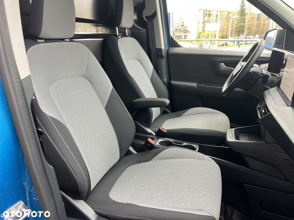 Ford Transit Courier - 17