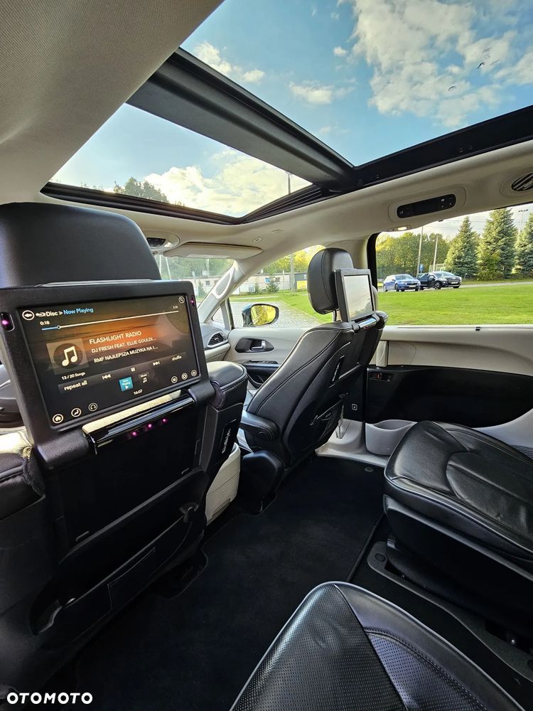Chrysler Pacifica - 17