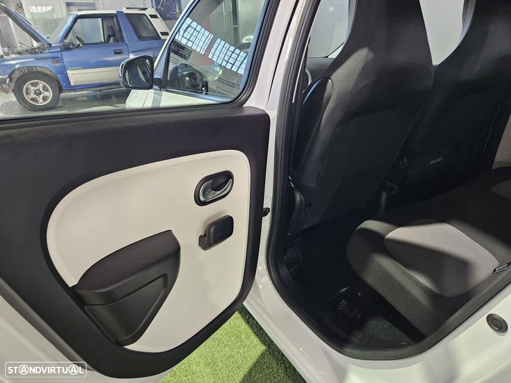 Renault Twingo 1.0 SCe Limited — fotografia 18