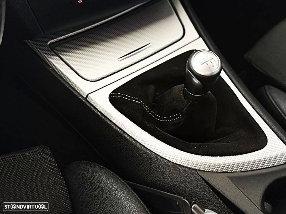 BMW 118 d Pack M - 29