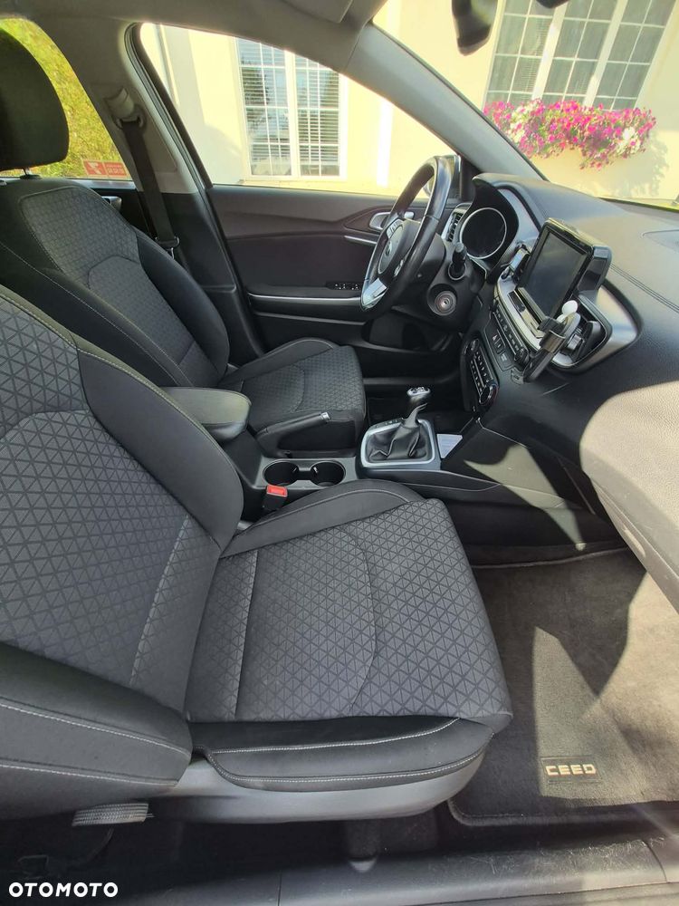 Kia Ceed 1.4 L - 10