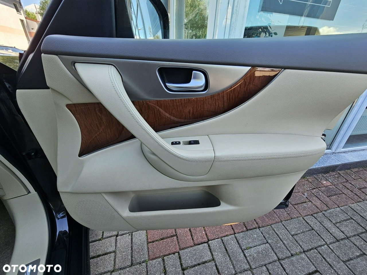 Infiniti QX70 - 30