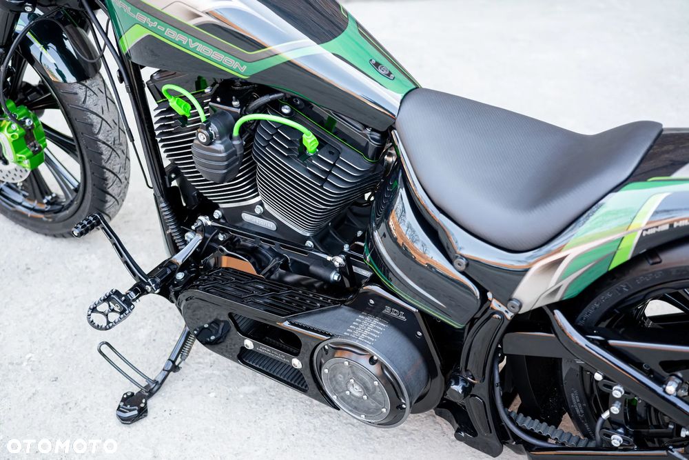 Harley-Davidson Softail Breakout - 29