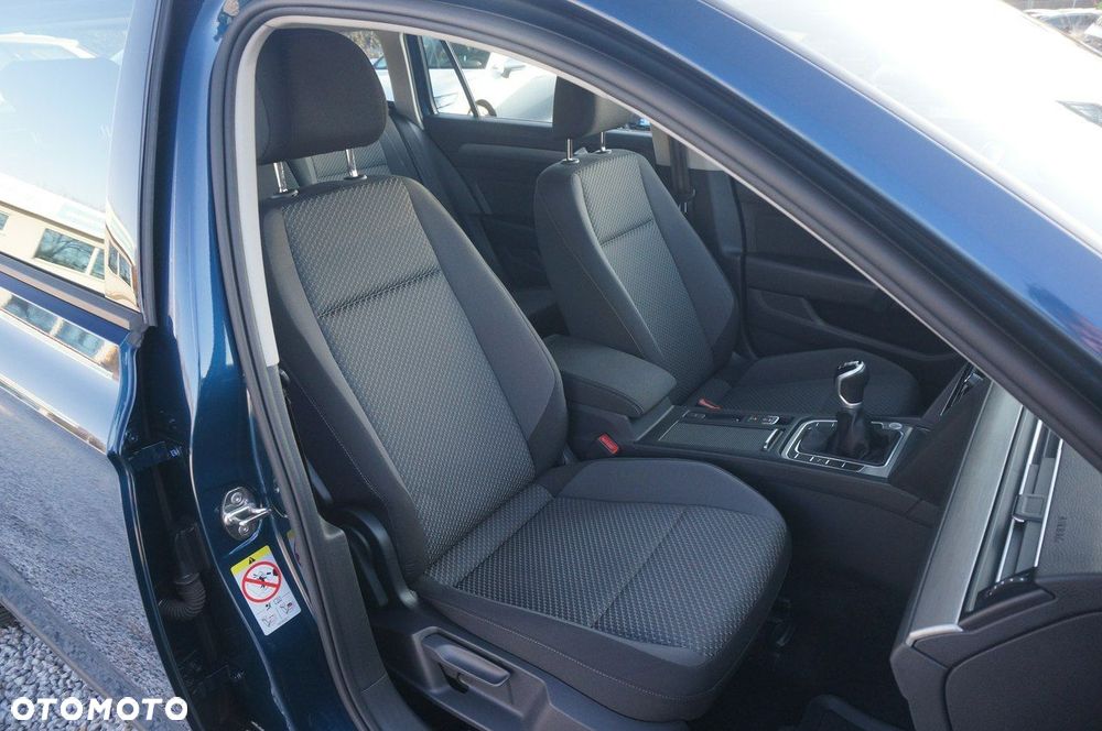 Volkswagen Passat Variant 2.0 TDI EVO Essence - 29