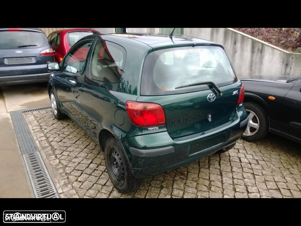 Traseira / Frente /Interior Toyota Yaris 2004 - 2