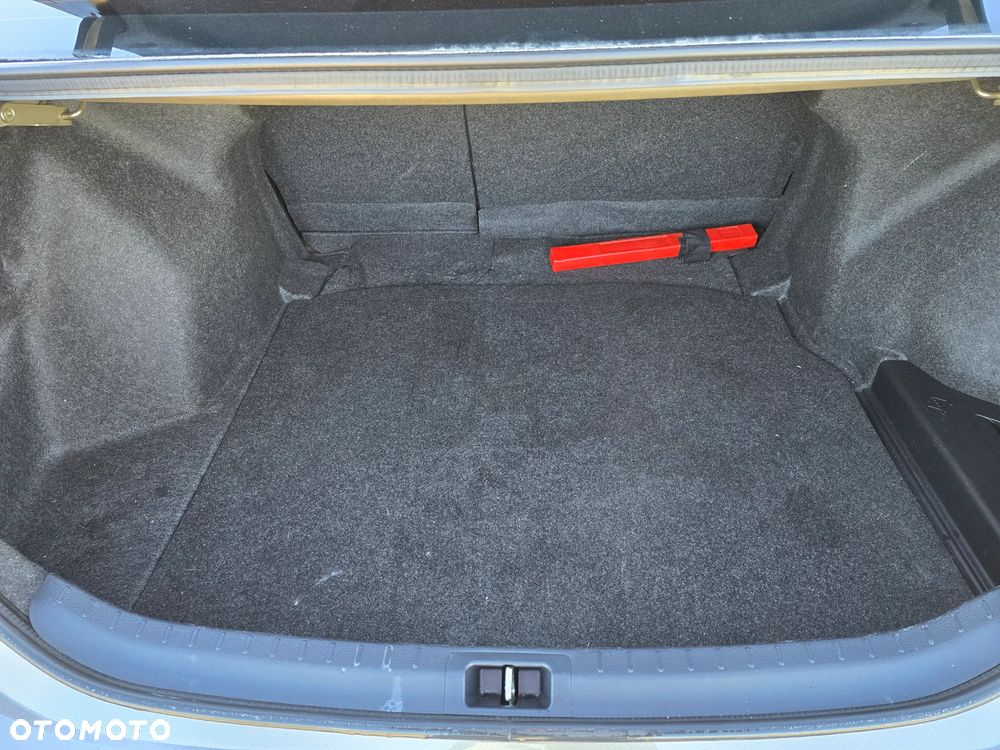 Toyota Corolla 1.6 Comfort - 17