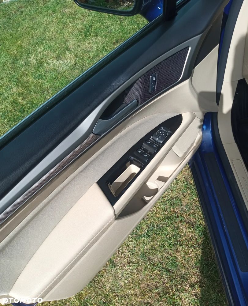 Ford Fusion - 11