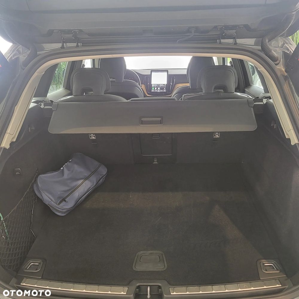 Volvo XC 60 B5 B AWD Plus Dark - 28