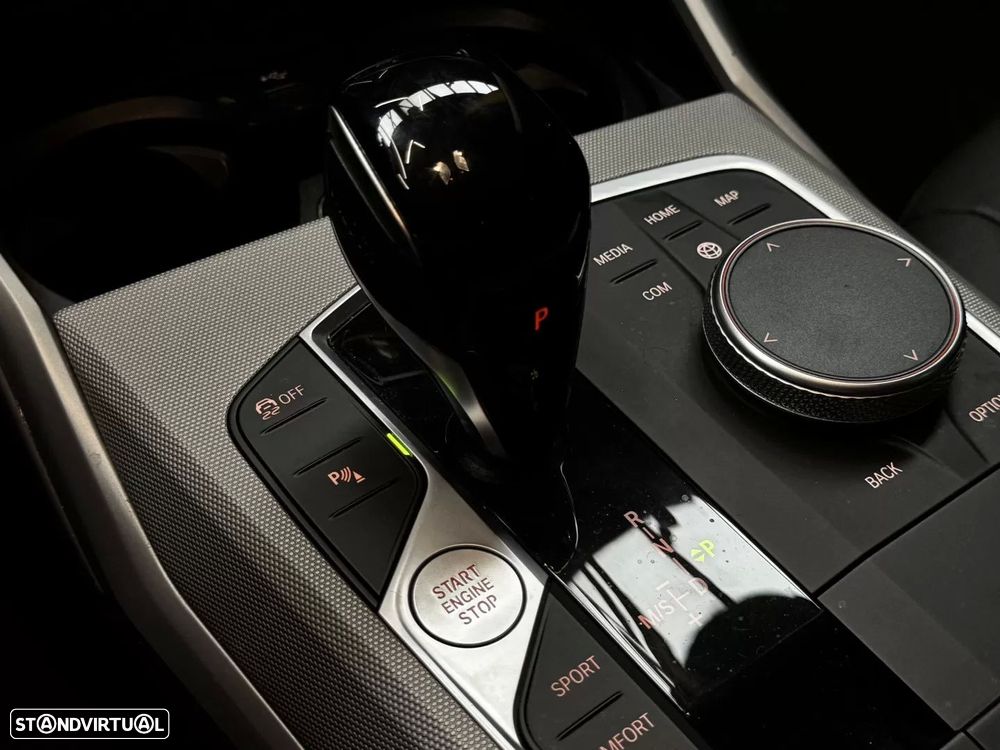 BMW 318 d Touring Auto - 30