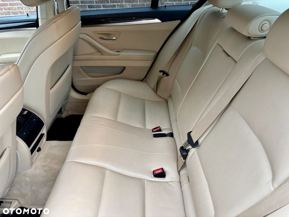 BMW Seria 5 535i Luxury Line - 37