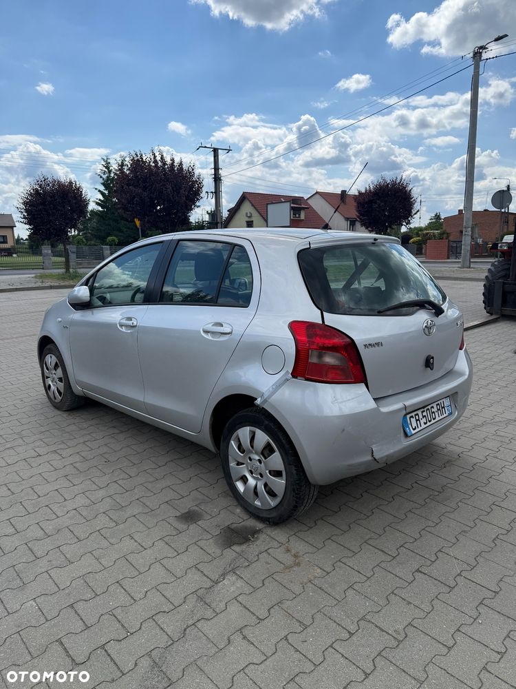 Toyota Yaris - 4