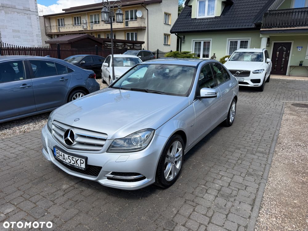 Mercedes-Benz Klasa C 180 CGI BlueEff Avantgarde - 23
