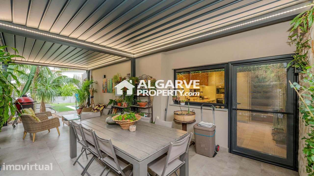 Moradia T4 Renovada com Piscina a 20 Minutos da Marina de Vilamoura - Grande imagem: 2/60