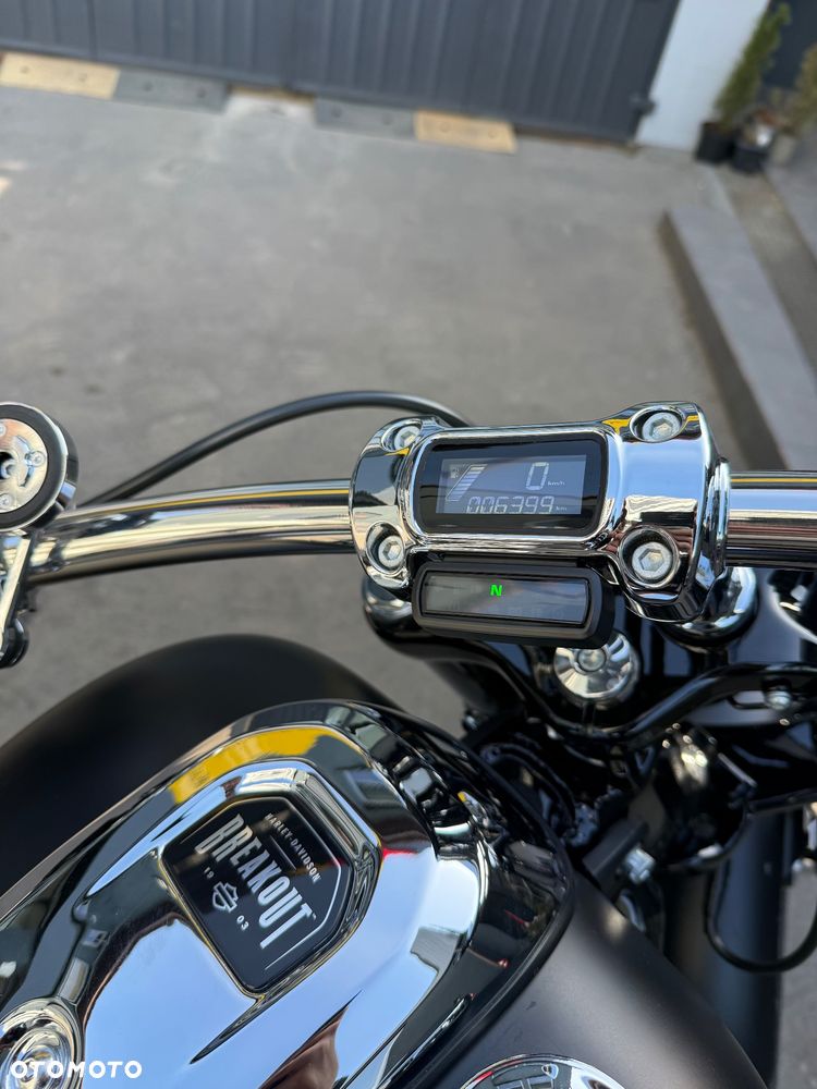 Harley-Davidson Softail Breakout - 7