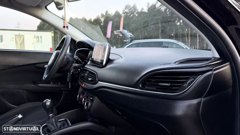 Fiat Tipo Station Wagon 1.3 M-Jet Lounge Tech - 22