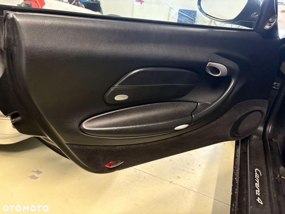 Porsche 911 Carrera 4 Cabrio - 10