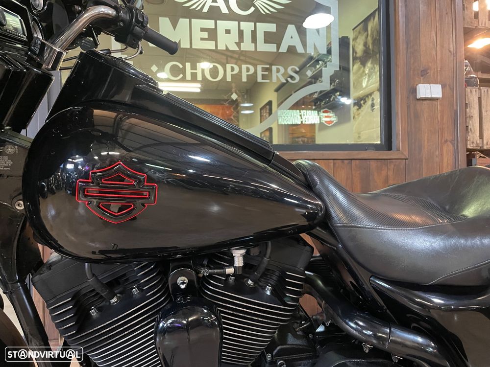 Harley-Davidson FLHT Electra Glide - 13