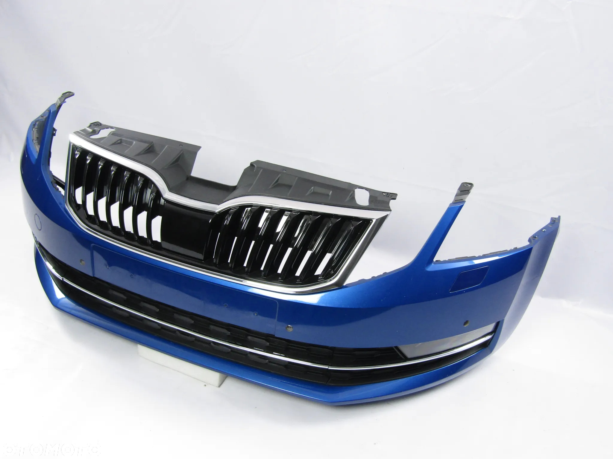 Zderzak przedni Skoda Octavia 3 17 - 20 Sprysk. / Pdc-4 LF5W - 10