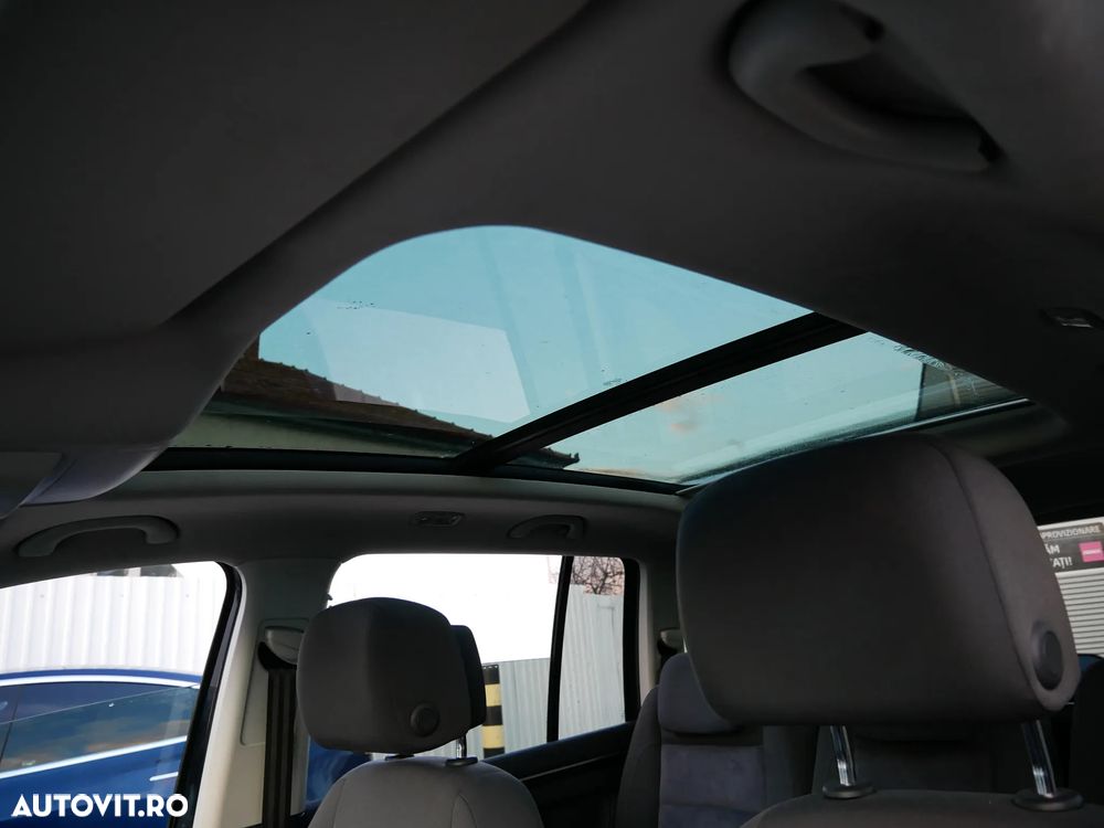 Volkswagen Touran - 14