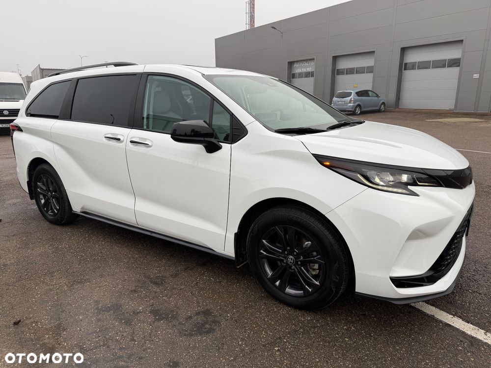Toyota Sienna - 13
