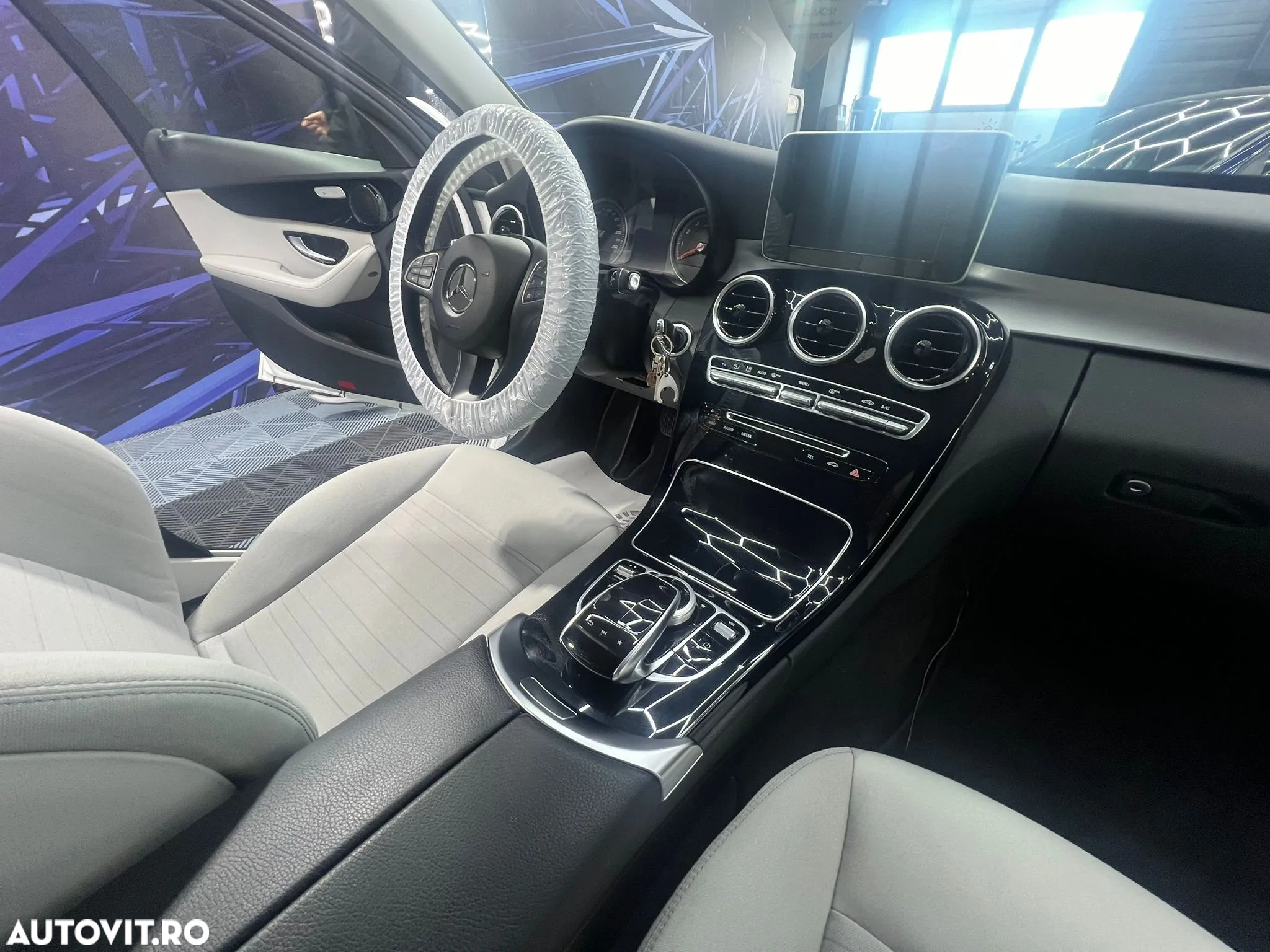 Mercedes-Benz C - 12