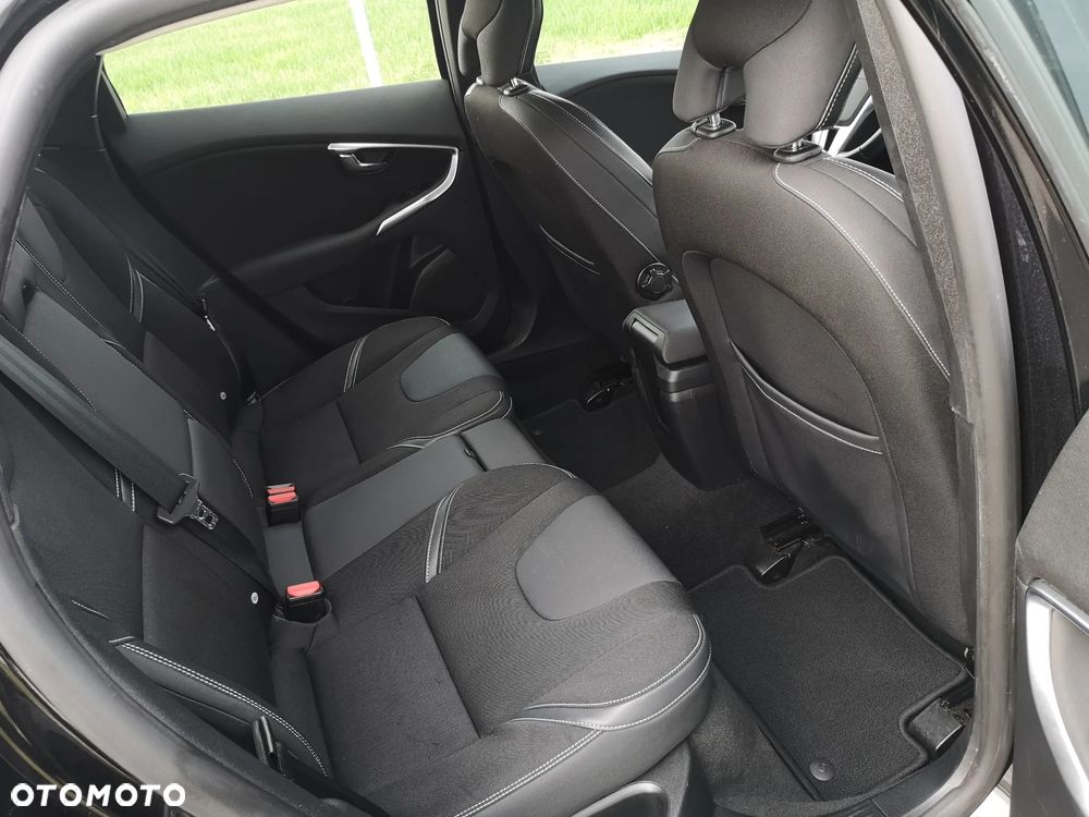 Volvo V40 D2 Momentum - 8