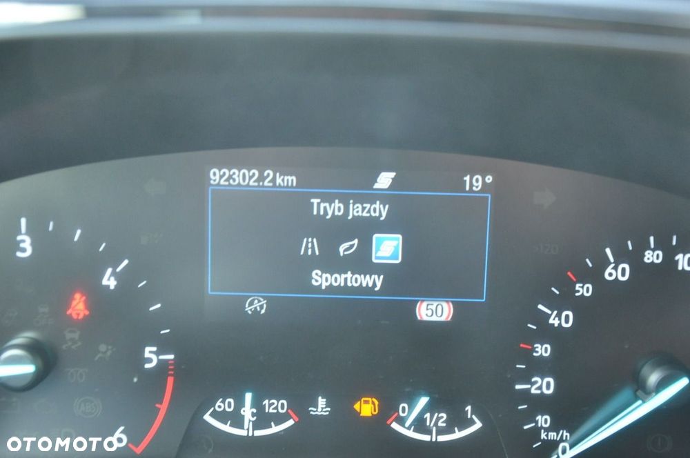 Ford Focus 1.5 EcoBlue Start-Stopp-System ST-LINE - 13
